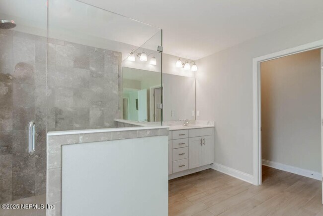 Building Photo - 258 Thistleton Wy