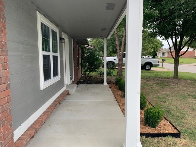 Building Photo - Well Maintained Home In Glenpool!