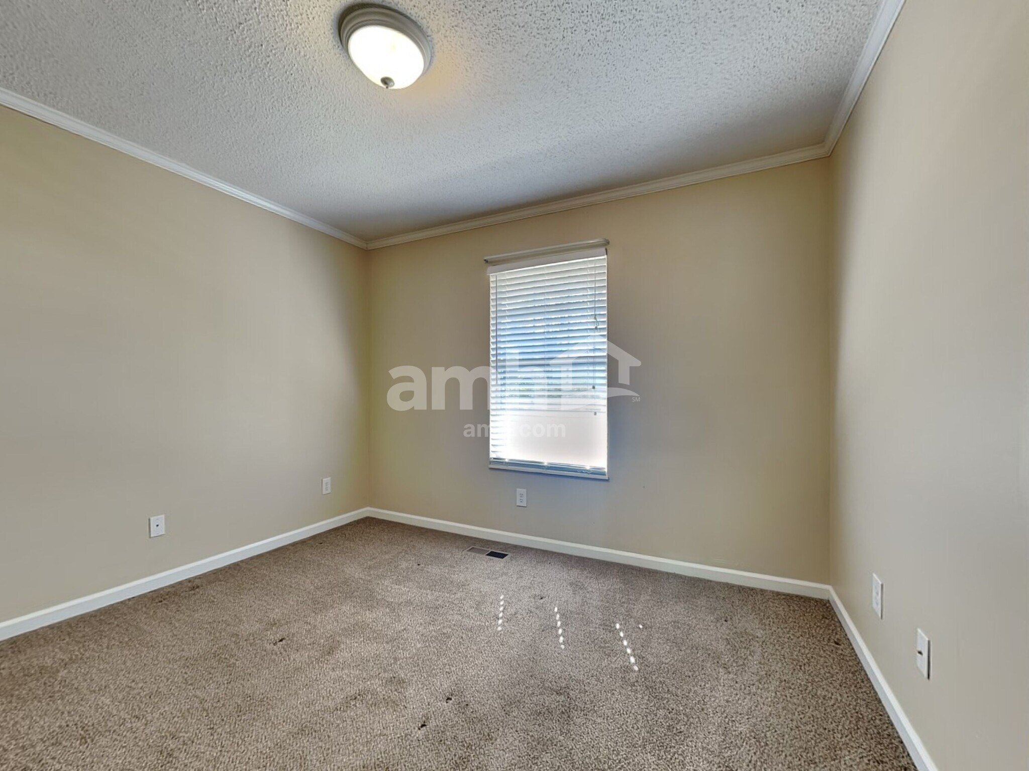 Building Photo - 5721 Jamaica Ln