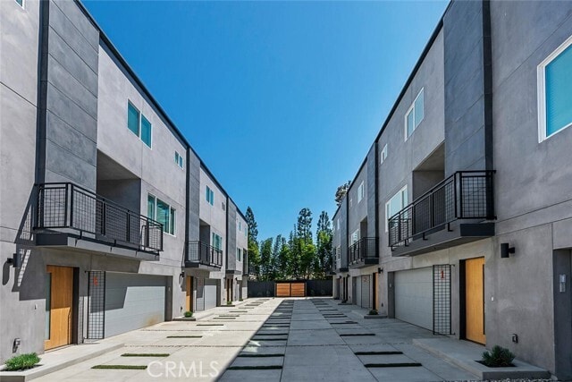 Building Photo - 13536 Vanowen St