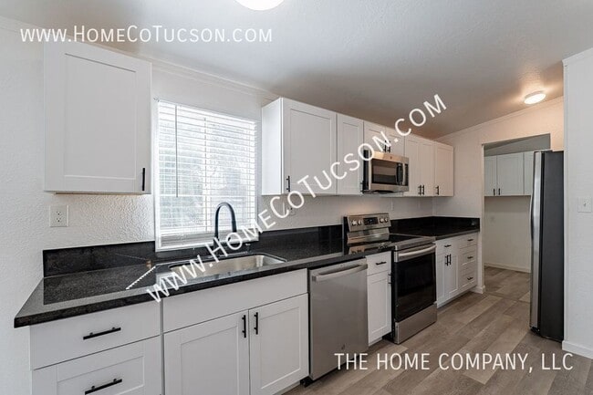 Building Photo - 2628 N Fontana Ave