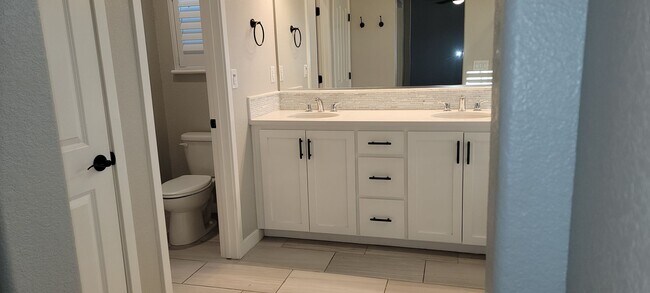 Building Photo - Gorgeous 4 bedroom 3 bath in Fiddyment Farm