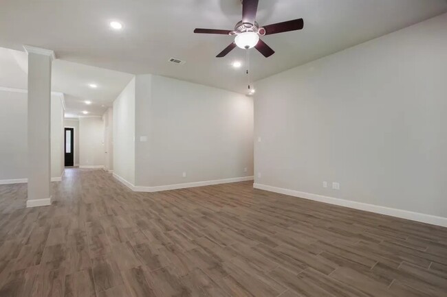 Building Photo - 347 Skyline Ridge Dr