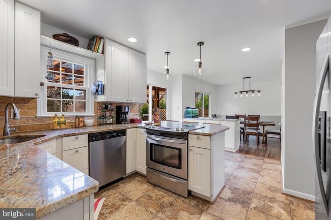 Building Photo - 1700 Chester Mill Rd