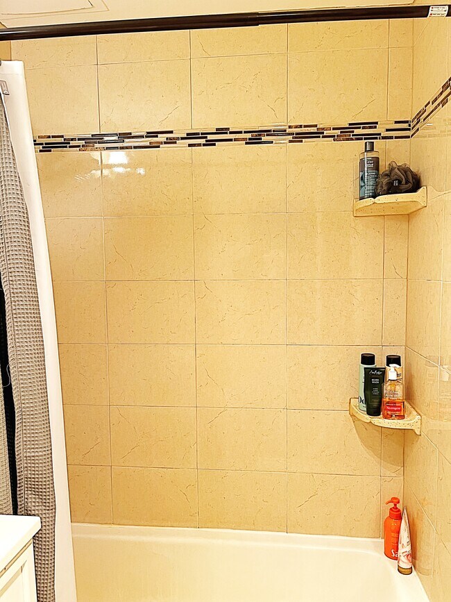 Building Photo - 40 Owen St