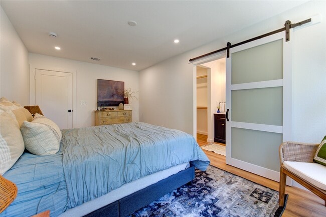 Building Photo - 11 E Obryant St