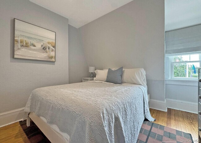 Building Photo - 4 Sandacres Rd