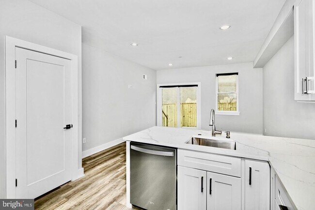 Building Photo - Brand New Luxury Apartments