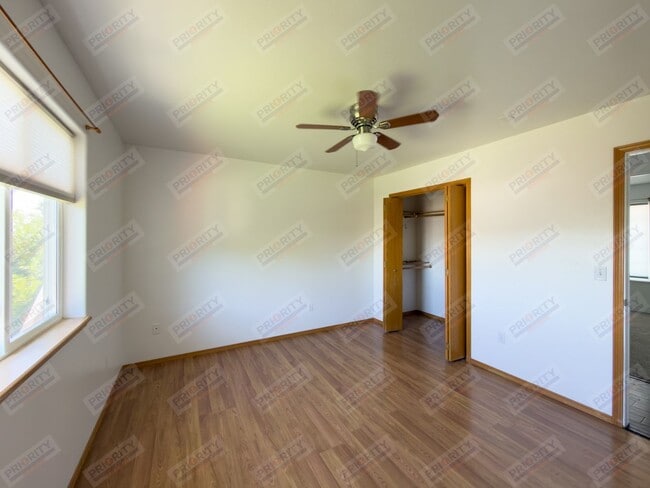 Building Photo - Single Family Home with 4 Bedrooms