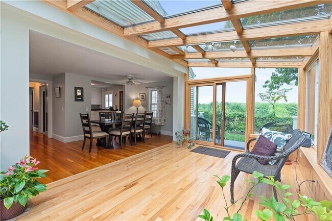 Building Photo - 27 1/2 Doro Pl