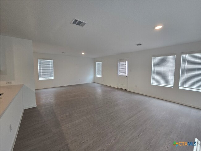 Building Photo - 5600 Geronimo St