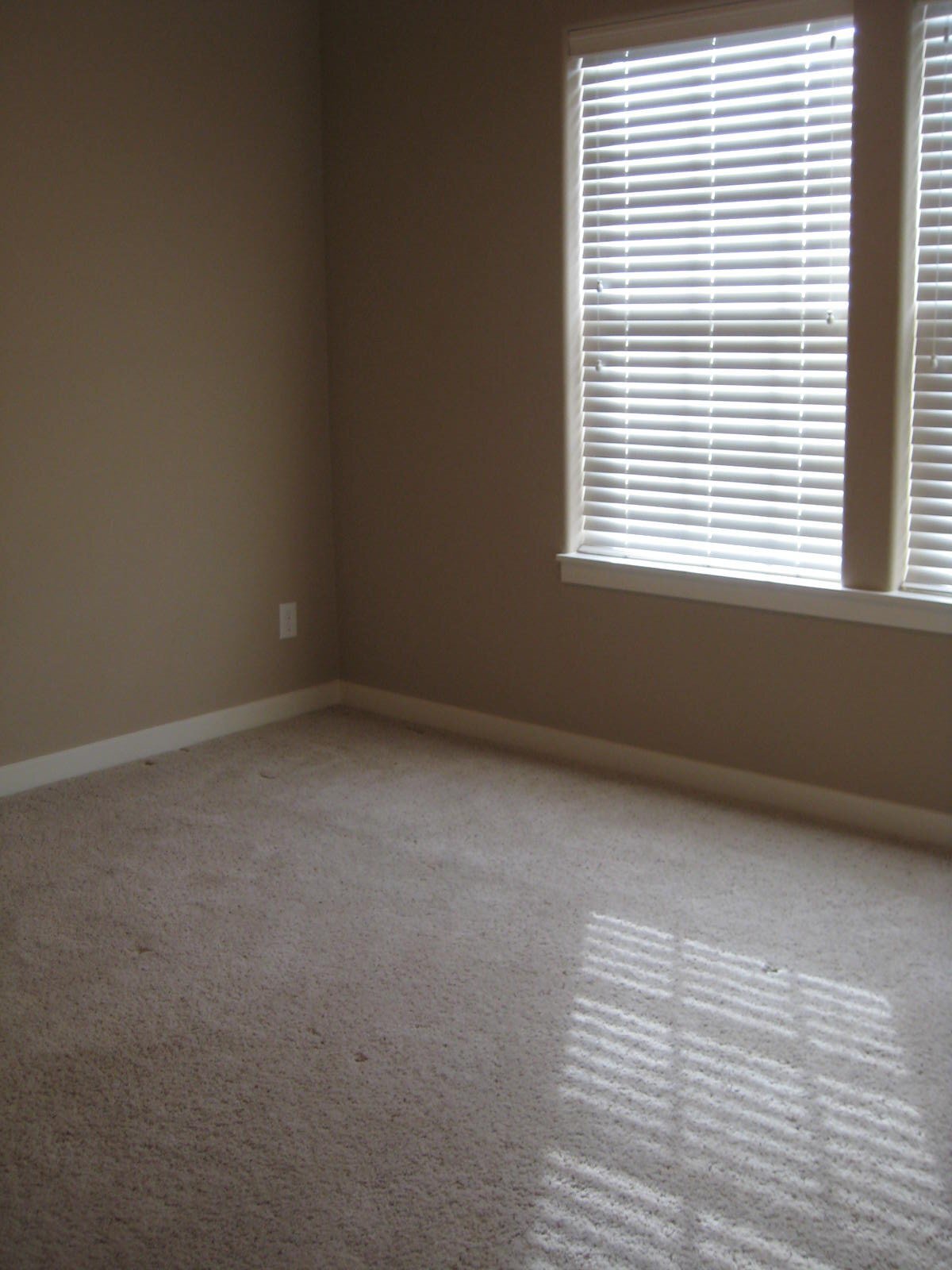 Building Photo - 6417 NE Southbrook Ct