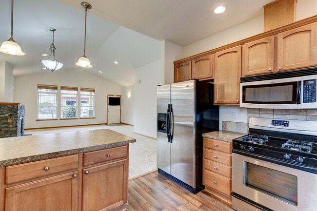 Building Photo - 3-bedroom, 2-bathroom single-level home