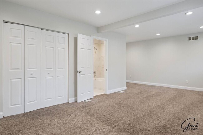 Building Photo - $1625 Fully remodeled, spacious 4 bedroom ...