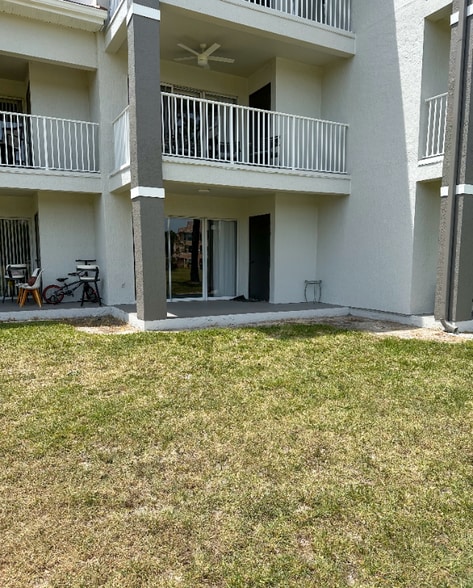 Building Photo - 14025 Fairway Island Dr