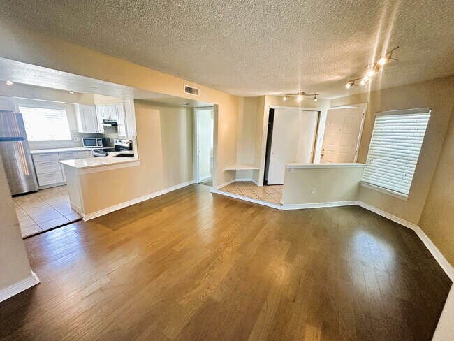 Building Photo - Updated 2 Bedroom, 2 Bath Condo (Available Immediately)
