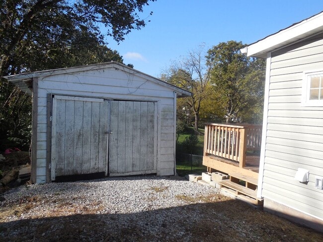 Building Photo - Two Bedroom Home with 3 Baths and W/D Hookups!