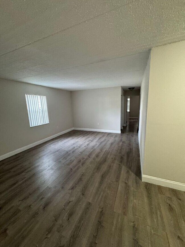 Building Photo - 2724 Vandiver Dr