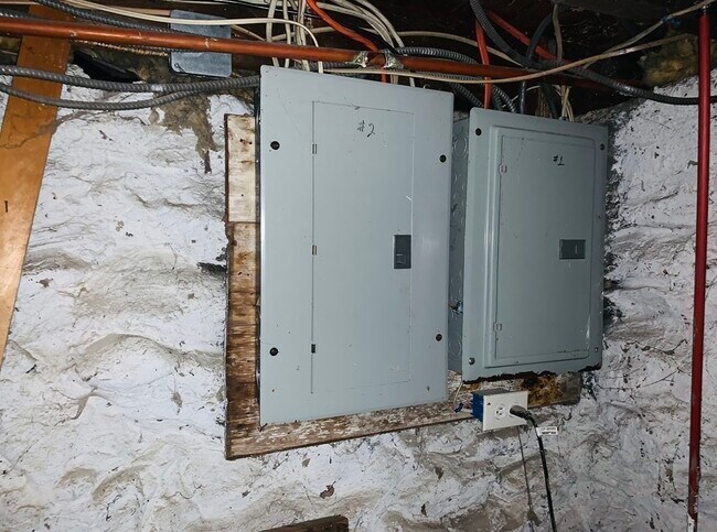 Building Photo - 712 Lawrence St