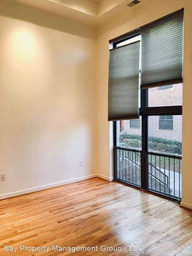 Building Photo - 3 br, 2.5 bath House - 118 Station North Mews