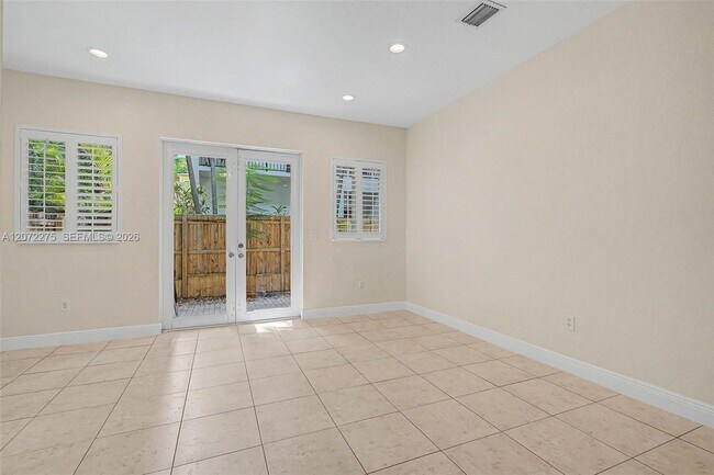 Building Photo - 2945 Coconut Ave