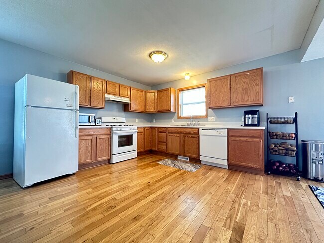 Building Photo - 2549 4th St NE