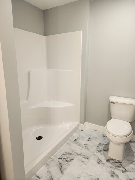 Building Photo - 2317 Lake Rd