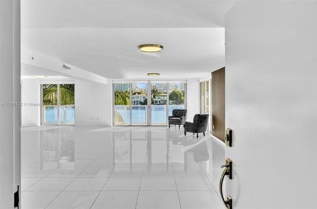 Building Photo - 9901 E Bay Harbor Dr