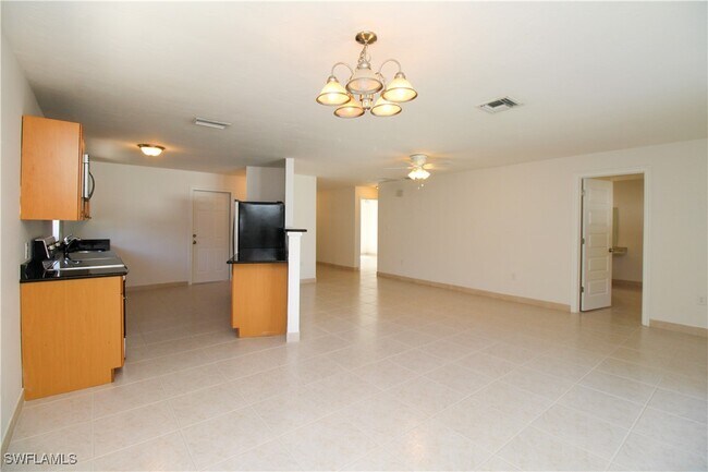 Building Photo - 615 108th Ave N