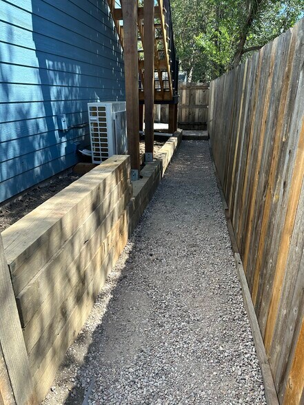 Building Photo - 918 N El Paso St