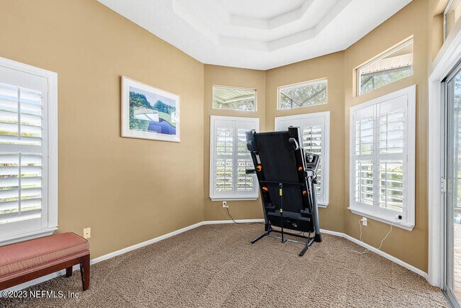 Building Photo - 332 Maplewood Dr