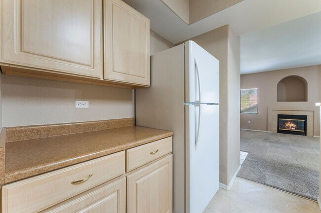 Building Photo - Bright 2-Bed Condo with Patio!