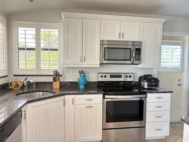 Building Photo - 2823 Gulf of Mexico Dr