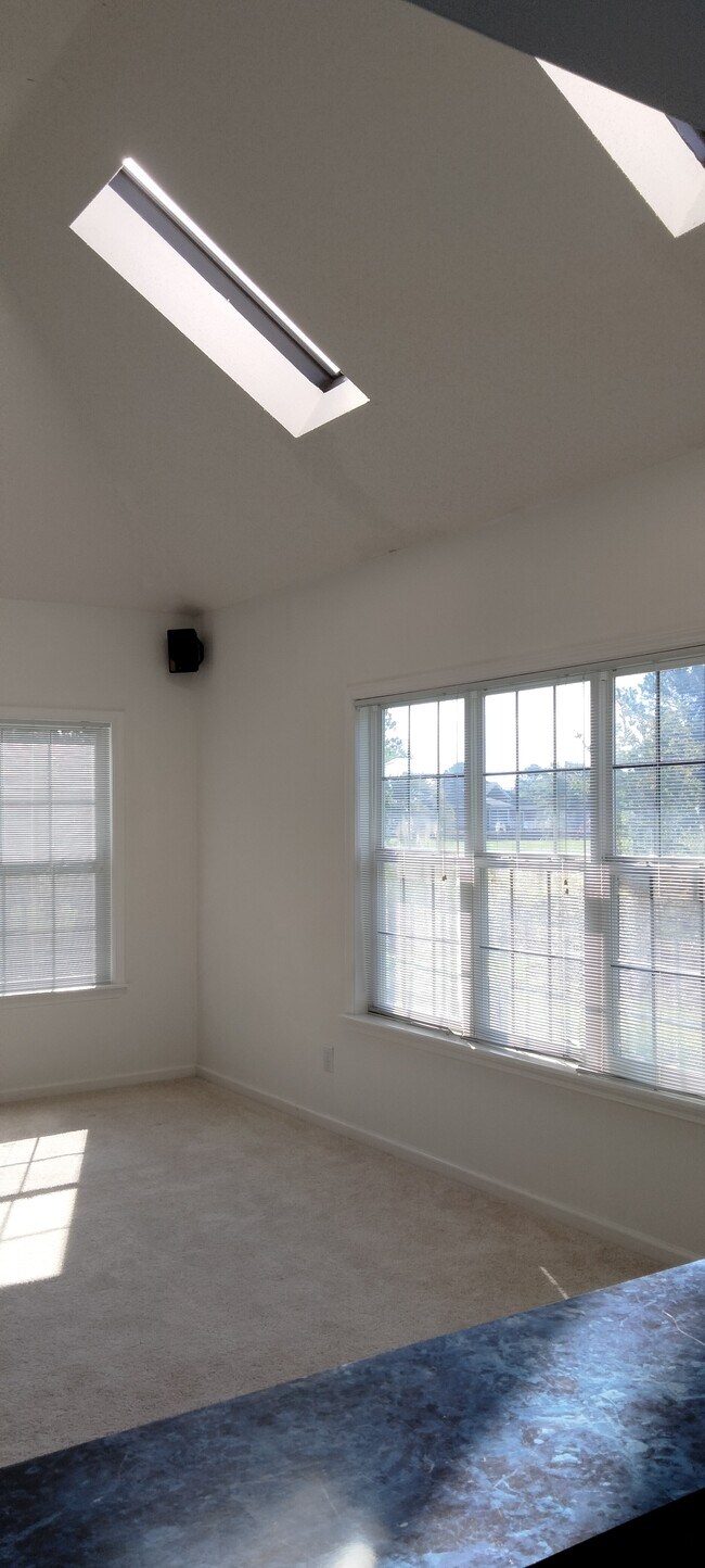 Building Photo - 294 Ravennaside Dr NW