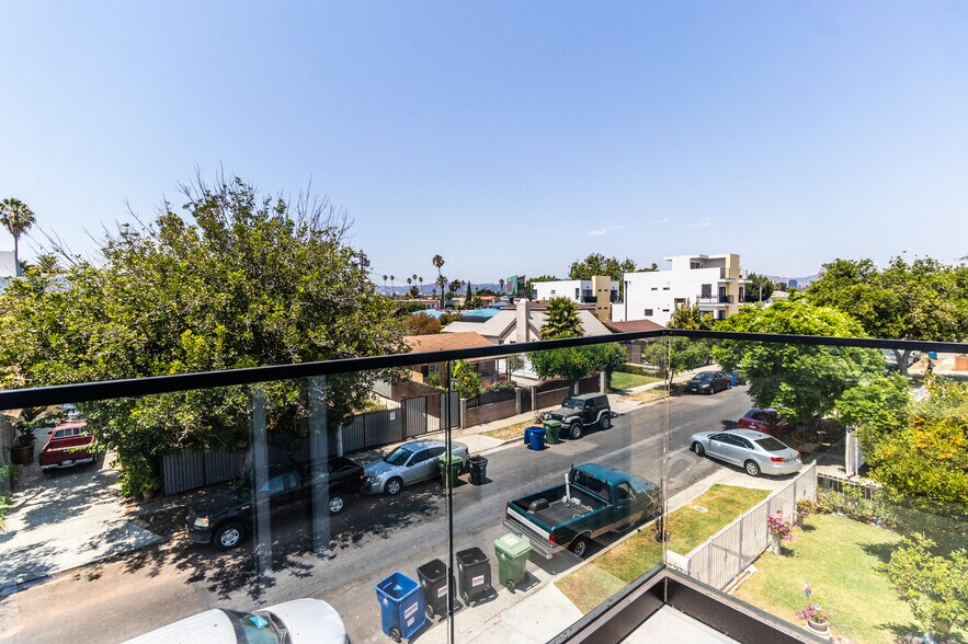 Building Photo - 2218 Carmona Ave