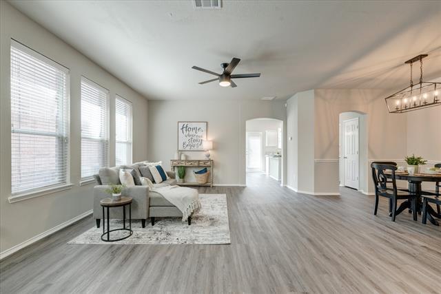 Building Photo - 1413 Ravenwood Dr