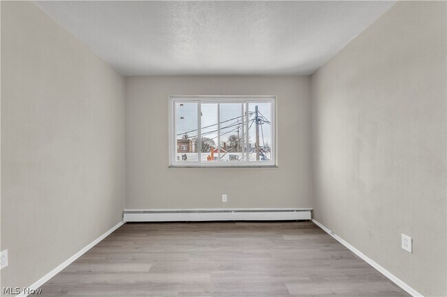 Building Photo - 1415 Wyandotte Ave