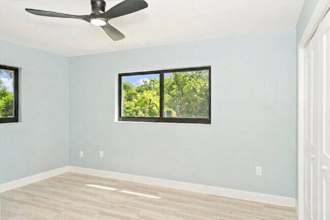 Building Photo - Fully Renovated 3/2 Near Manasota Beach with a Sunroom and a Big Backyard