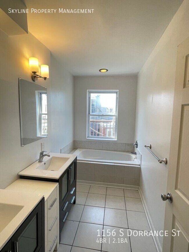 Building Photo - 1156 Dorrance St