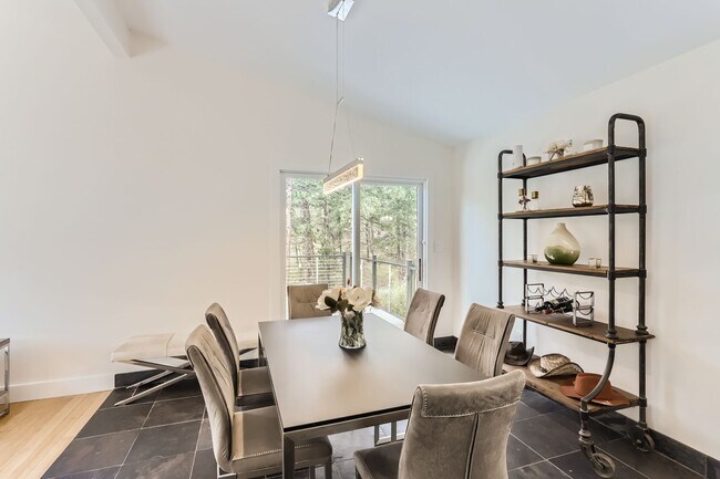 Building Photo - GORGEOUS 4BD/ 3BA MOUNTAIN HOME in Boulder, CO- Available 7/10/26!