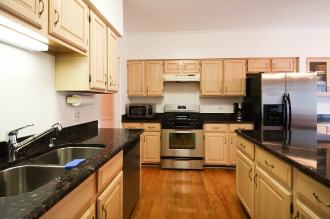 Building Photo - 648 W Parkside Dr