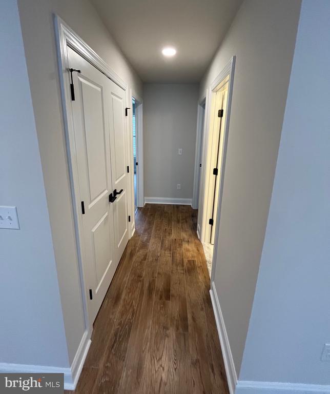 Building Photo - 33743 Catching Cv