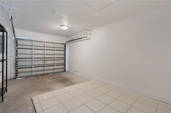 Building Photo - 9587 SW 148th Ave