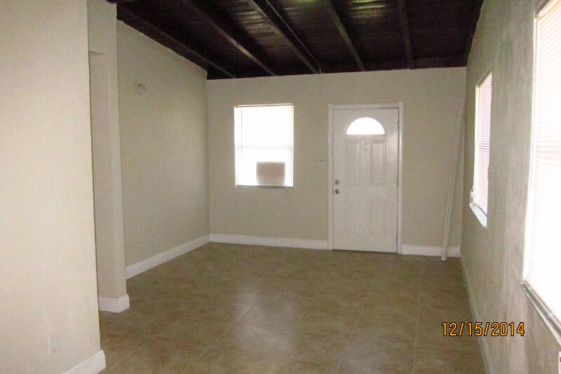 Building Photo - 3701 SW 48th Ave