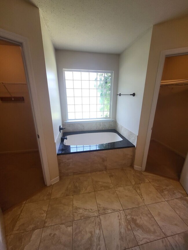 Building Photo - 139 Autumn Haven Ln