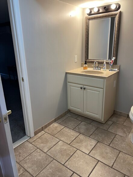 Building Photo - 103 Dresner Cir