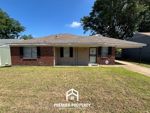Building Photo - Charming 3BR/1.5BA in 38118 | Hardwood Floors & Spacious Fenced Backyard