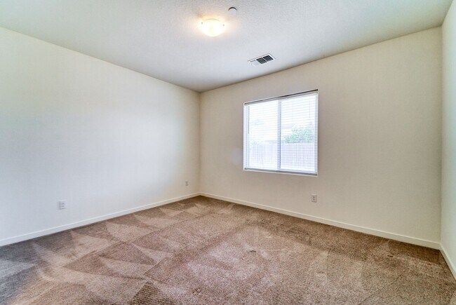 Building Photo - Upgraded Single-Story 3BR/2BA Solar Home o...