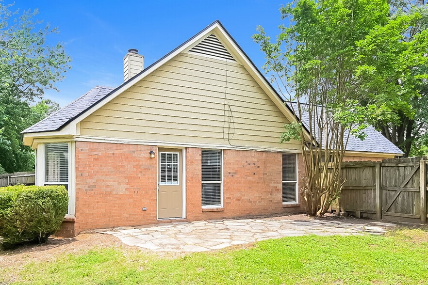 Building Photo - 8169 Oak Moss Cove
