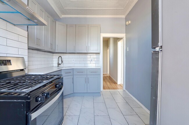 Building Photo - 118 Bowers St